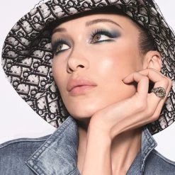 Diorshow 24H Stylo Pencil, 076 Pearly Silver 9 Diorshow 24H Stylo Pencil, 076 Pearly Silver -MAC Butik dior diorshow 24h stylo pencil 076 pearly silver 4